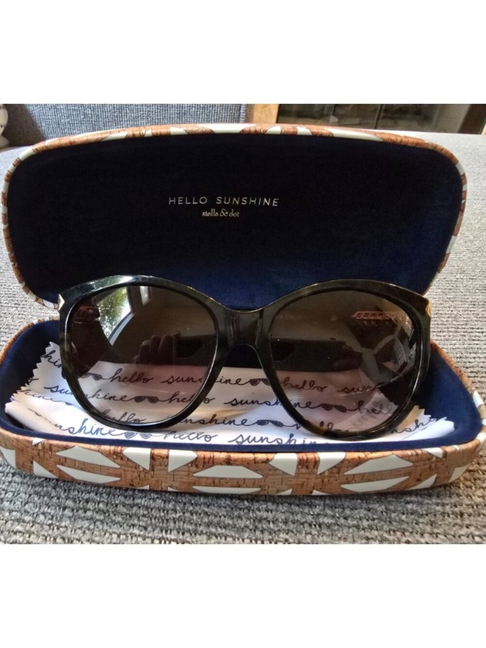 Stella & Dot Parker Tortoise Cat Eye Sunglasses + Case